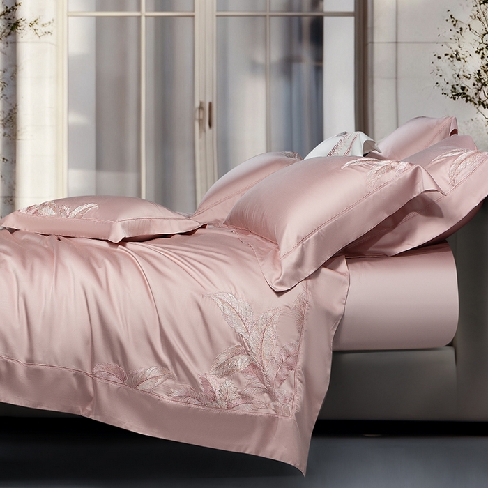 91家纺网 家纺一手货源 找家纺 诗黛尔 2026春夏新款天丝刺绣流绪微梦系列四件套 流绪微梦-落樱粉