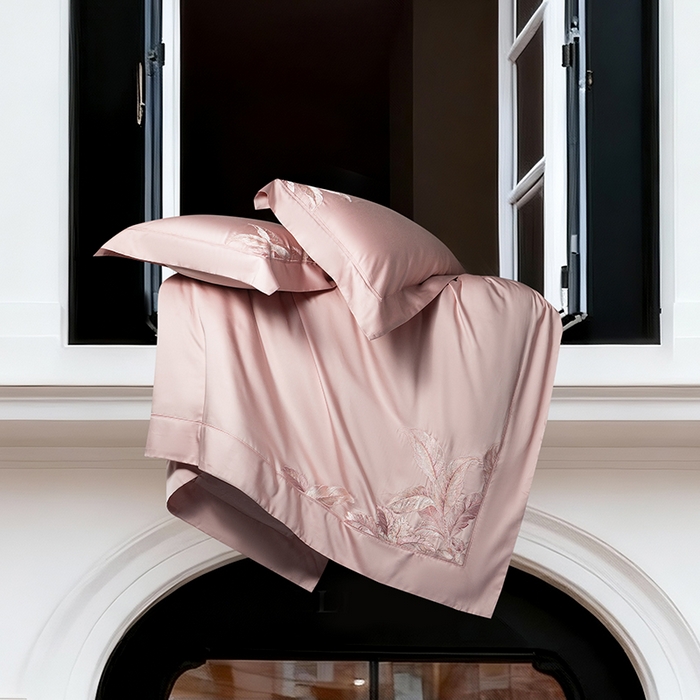 91家纺网 家纺一手货源 找家纺 诗黛尔 2026春夏新款天丝刺绣流绪微梦系列四件套 流绪微梦-落樱粉