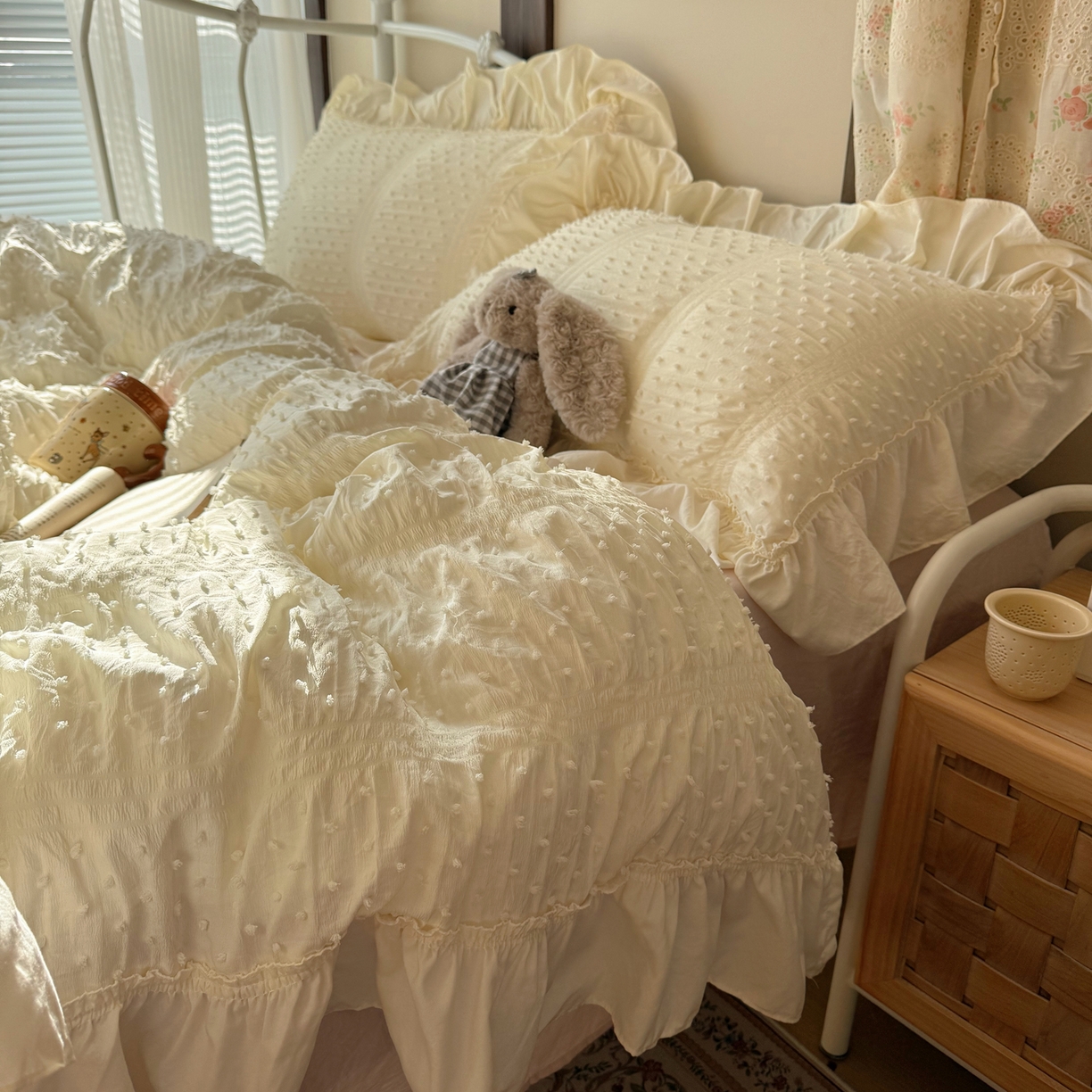 91家纺网 家纺一手货源 找家纺 轻奢坊 2026新款泡泡纱剪花四件套-满天星 满天星白