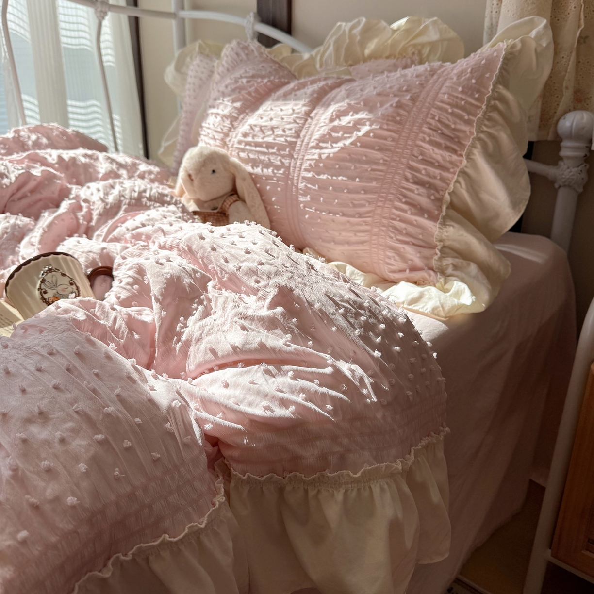 91家纺网 家纺一手货源 找家纺 轻奢坊 2026新款泡泡纱剪花四件套-满天星 满天星粉