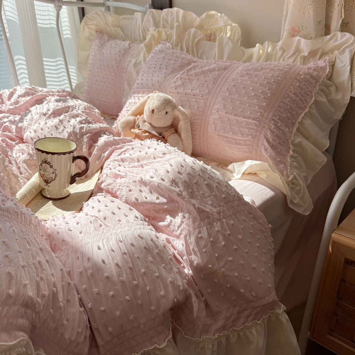 91家纺网 家纺一手货源 找家纺 轻奢坊 2026新款泡泡纱剪花四件套-满天星 满天星粉