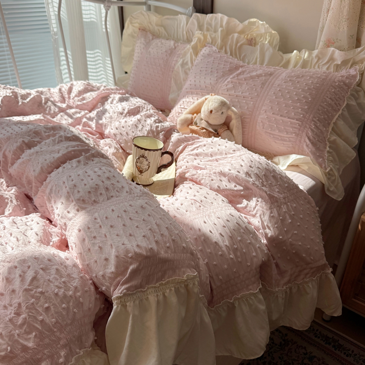 91家纺网 家纺一手货源 找家纺 轻奢坊 2026新款泡泡纱剪花四件套-满天星 满天星粉