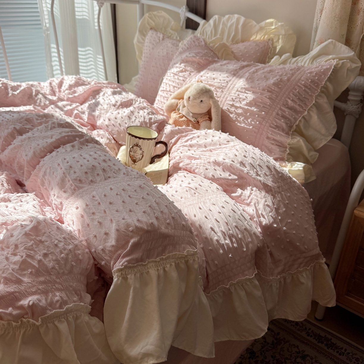 91家纺网 家纺一手货源 找家纺 轻奢坊 2026新款泡泡纱剪花四件套-满天星 满天星粉