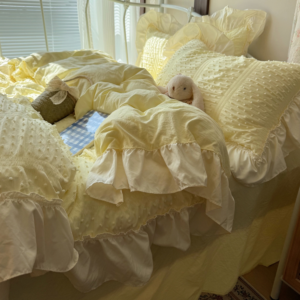 91家纺网 家纺一手货源 找家纺 轻奢坊 2026新款泡泡纱剪花四件套-满天星 满天星黄