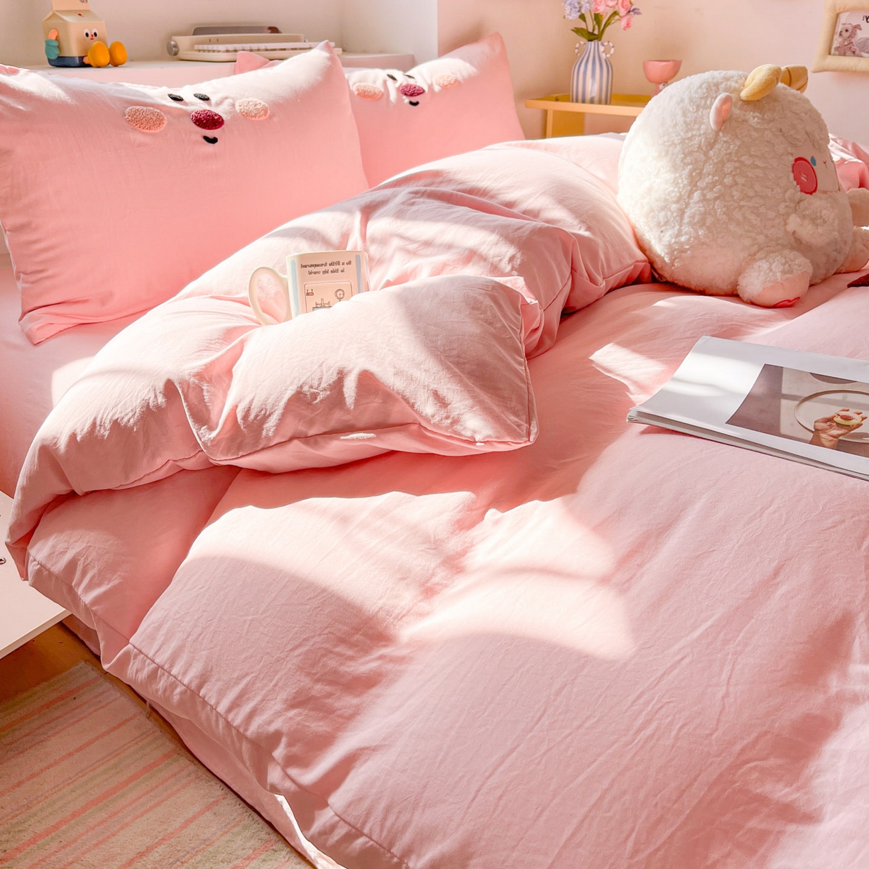 91家纺网 家纺一手货源 找家纺 雨帆家纺 2026新款云朵棉卡通毛巾绣四件套 草莓熊