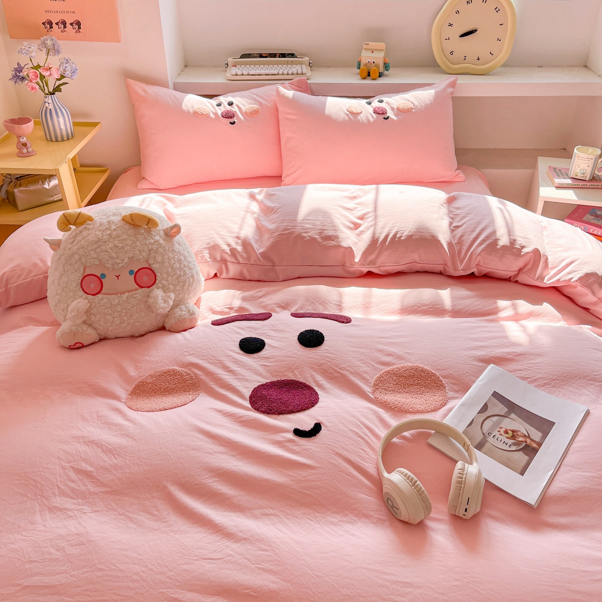 91家纺网 家纺一手货源 找家纺 雨帆家纺 2026新款云朵棉卡通毛巾绣四件套 草莓熊