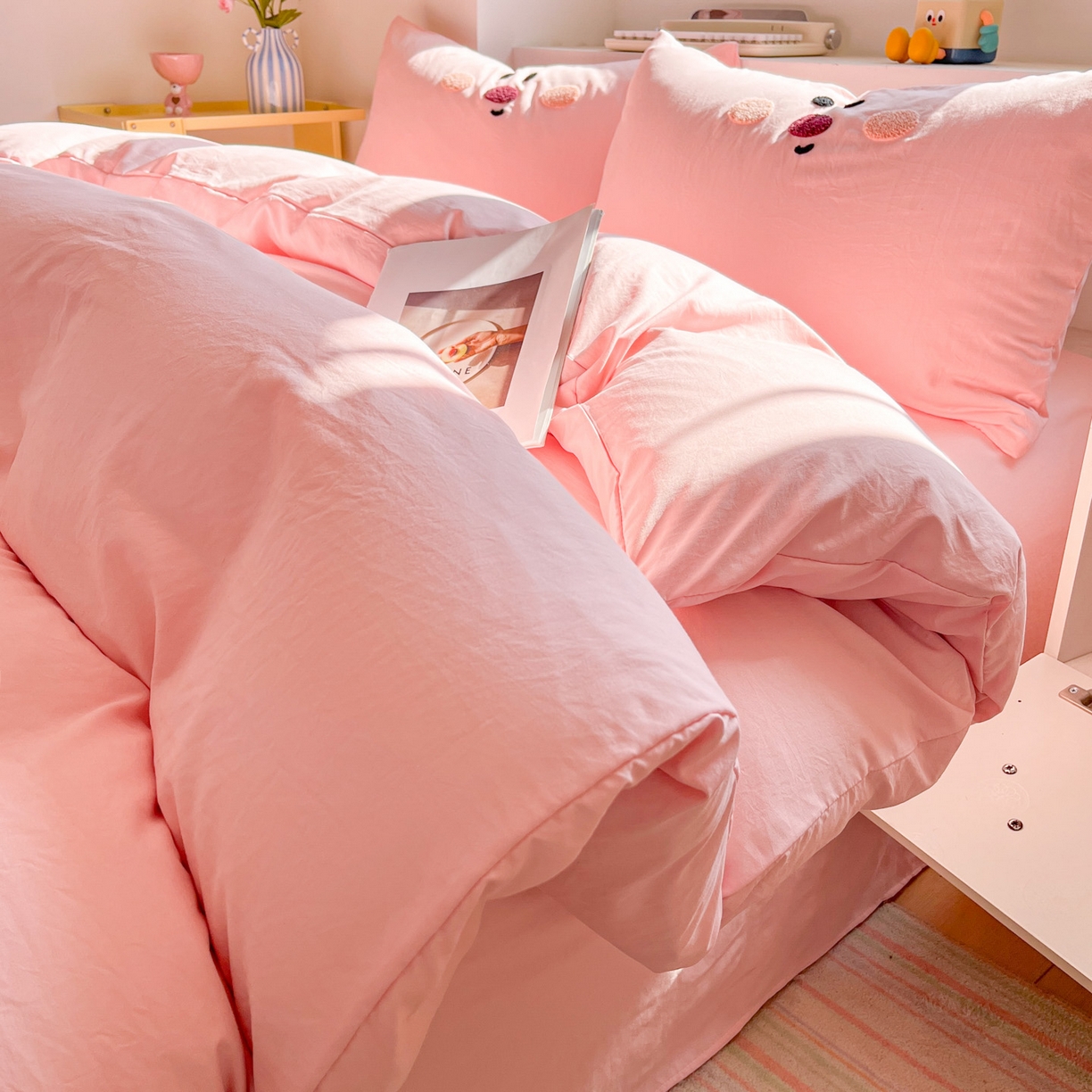 91家纺网 家纺一手货源 找家纺 雨帆家纺 2026新款云朵棉卡通毛巾绣四件套 草莓熊