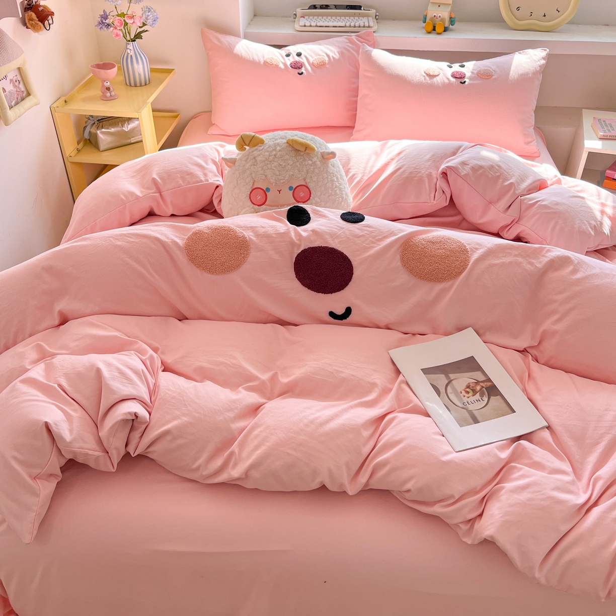 91家纺网 家纺一手货源 找家纺 雨帆家纺 2026新款云朵棉卡通毛巾绣四件套 草莓熊