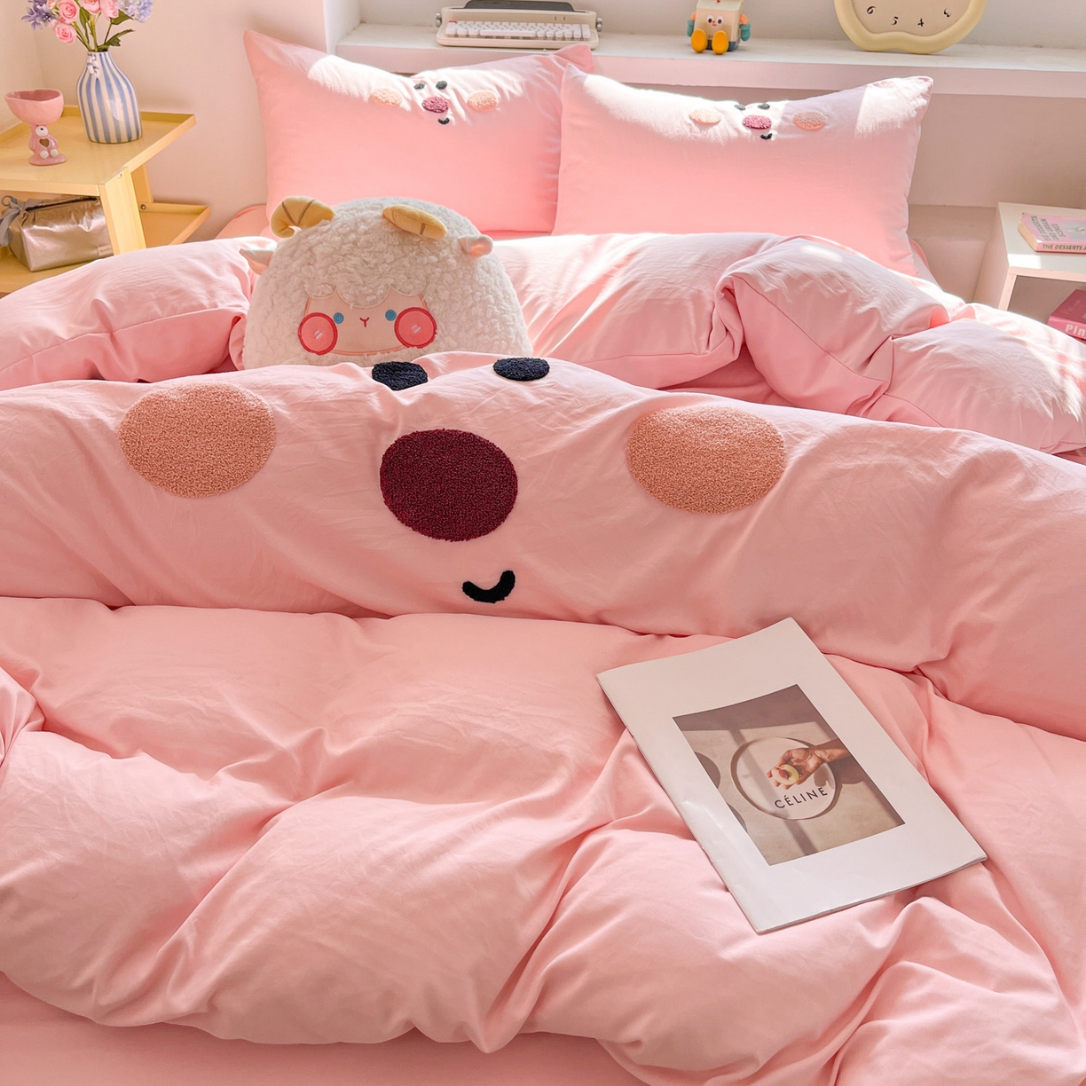 91家纺网 家纺一手货源 找家纺 雨帆家纺 2026新款云朵棉卡通毛巾绣四件套 草莓熊