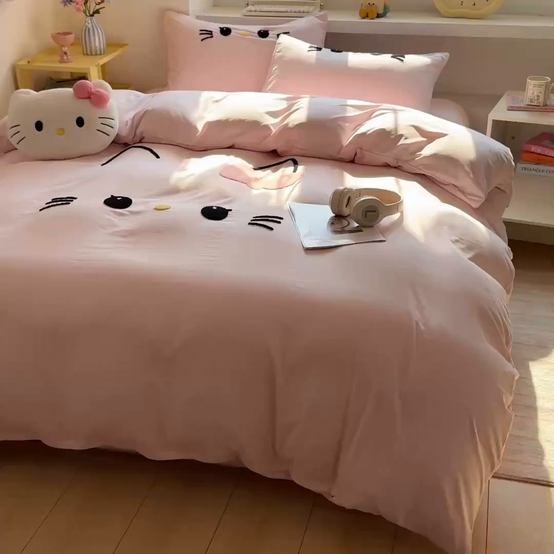 91家纺网 家纺一手货源 找家纺 雨帆家纺 2026新款云朵棉卡通毛巾绣四件套 少女甜美猫