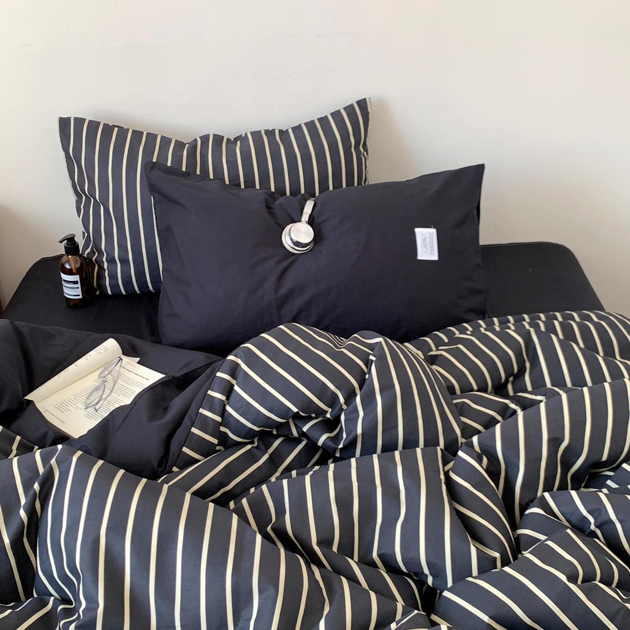 91家纺网 家纺一手货源 找家纺 桃喜 2026新款全棉条纹13070系列四件套 黑白条纹（全棉）