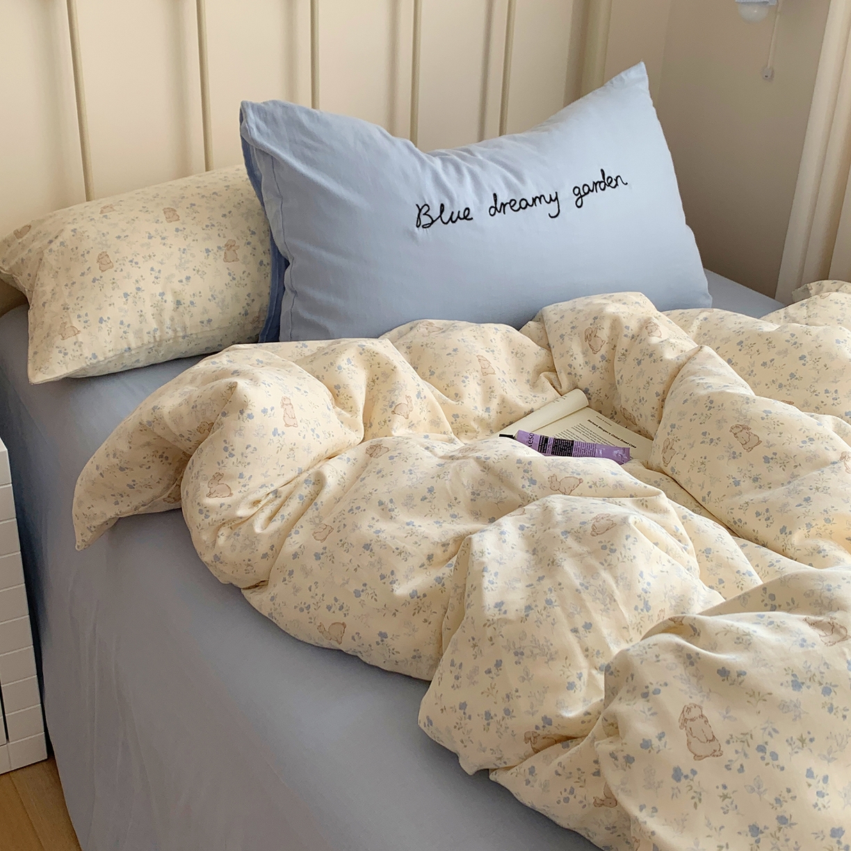 91家纺网 家纺一手货源 找家纺 桃喜 2026新款全棉双层纱碎花枕套混搭系列四件套 兔小姐的梦