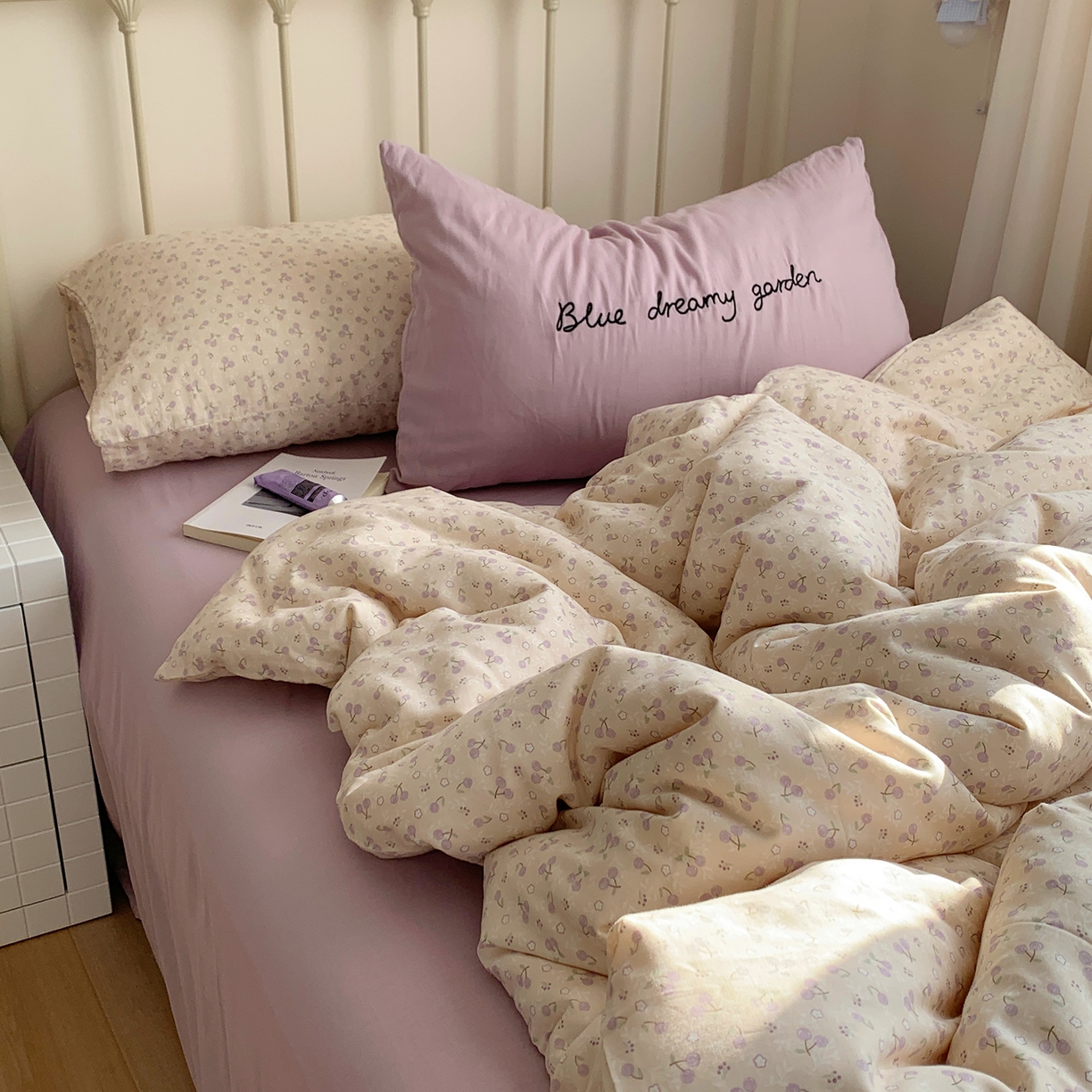 91家纺网 家纺一手货源 找家纺 桃喜 2026新款全棉双层纱碎花枕套混搭系列四件套 樱桃仙紫