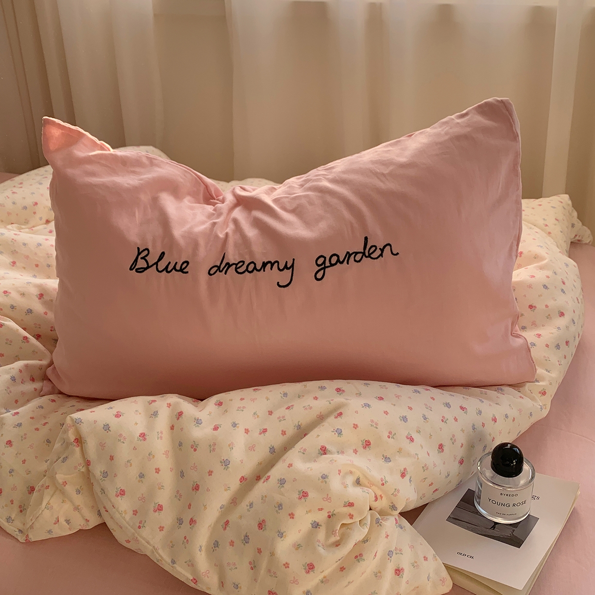 91家纺网 家纺一手货源 找家纺 桃喜 2026新款全棉双层纱碎花枕套混搭系列四件套 浅雾蔷薇