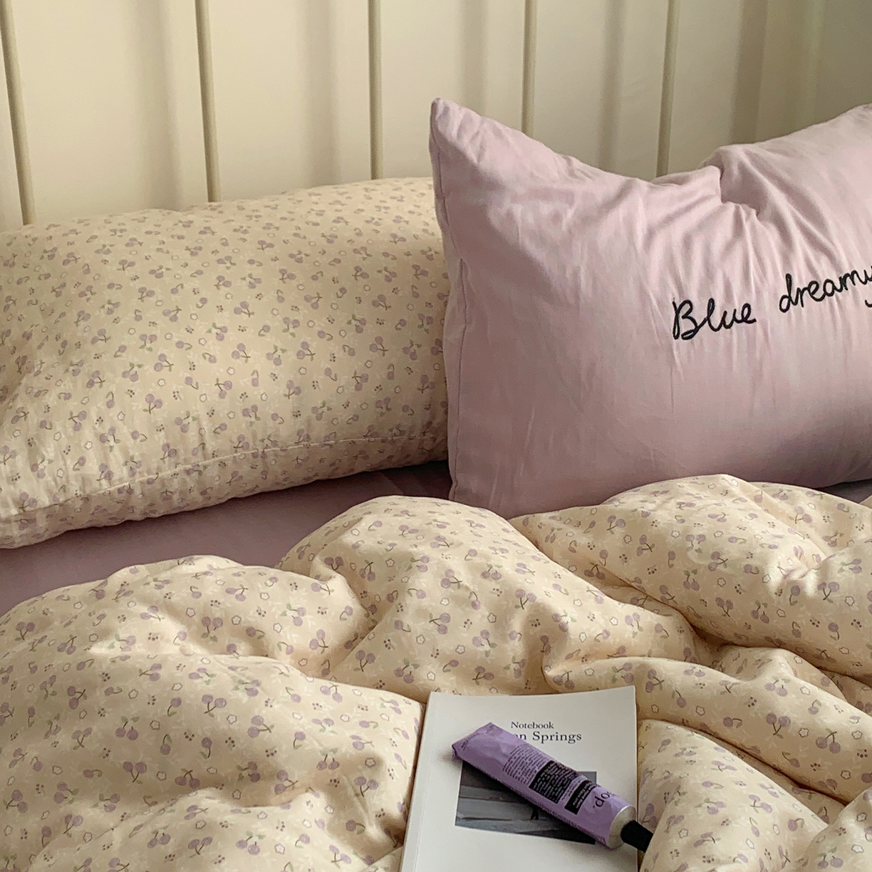 91家纺网 家纺一手货源 找家纺 桃喜 2026新款全棉双层纱碎花枕套混搭系列四件套 樱桃仙紫