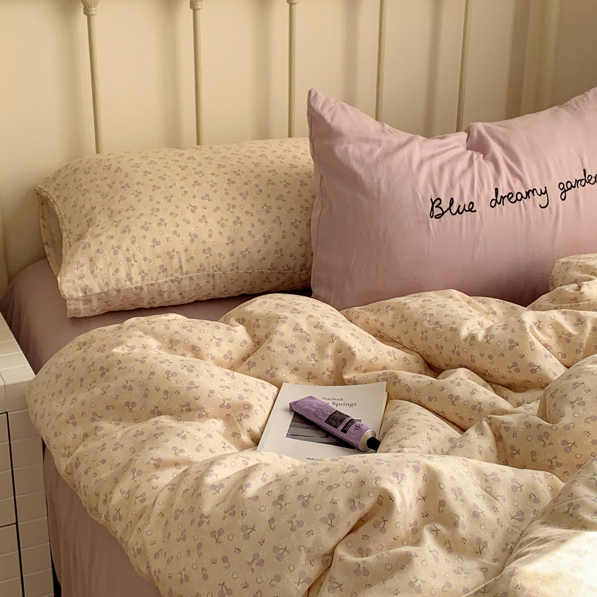 91家纺网 家纺一手货源 找家纺 桃喜 2026新款全棉双层纱碎花枕套混搭系列四件套 樱桃仙紫