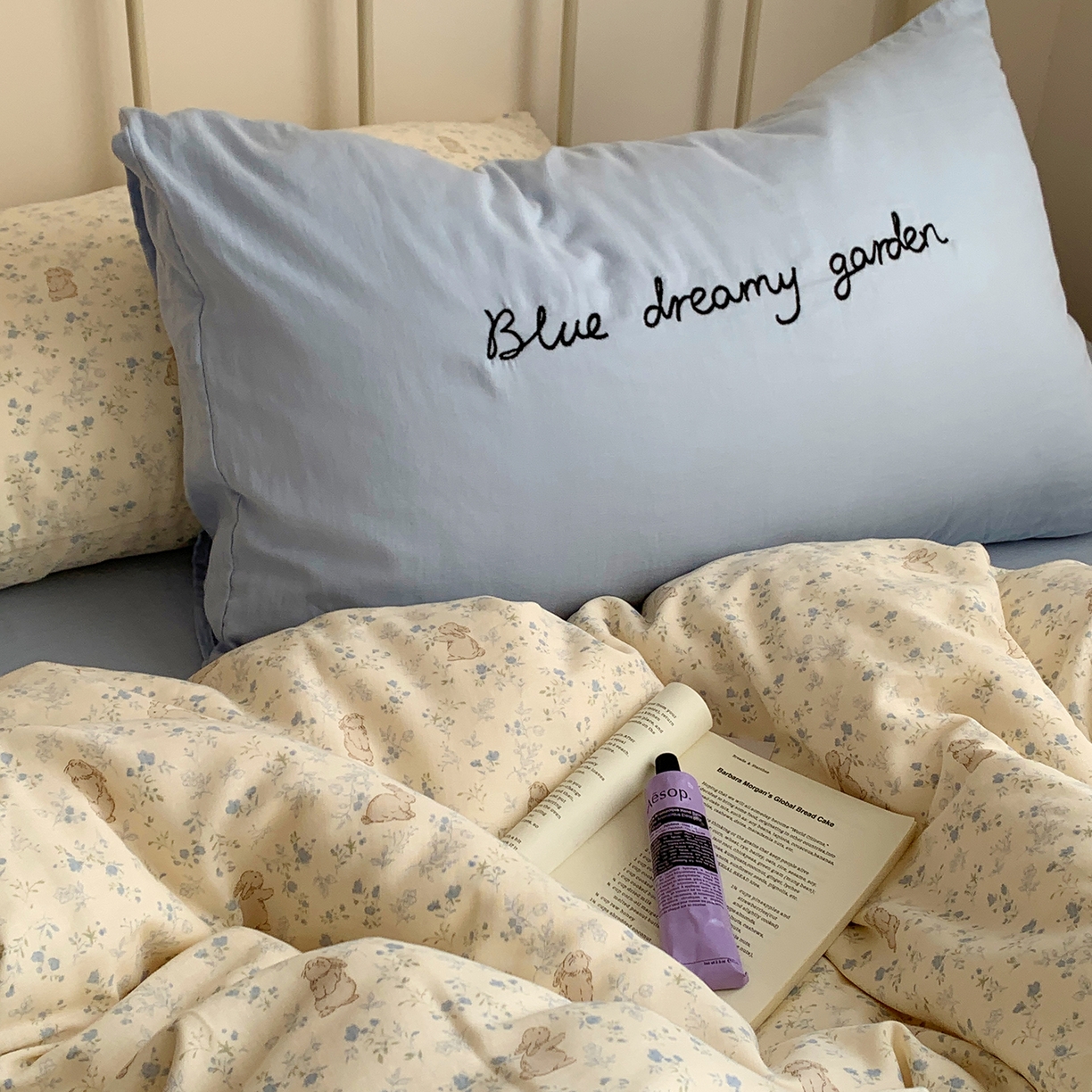 91家纺网 家纺一手货源 找家纺 桃喜 2026新款全棉双层纱碎花枕套混搭系列四件套 兔小姐的梦