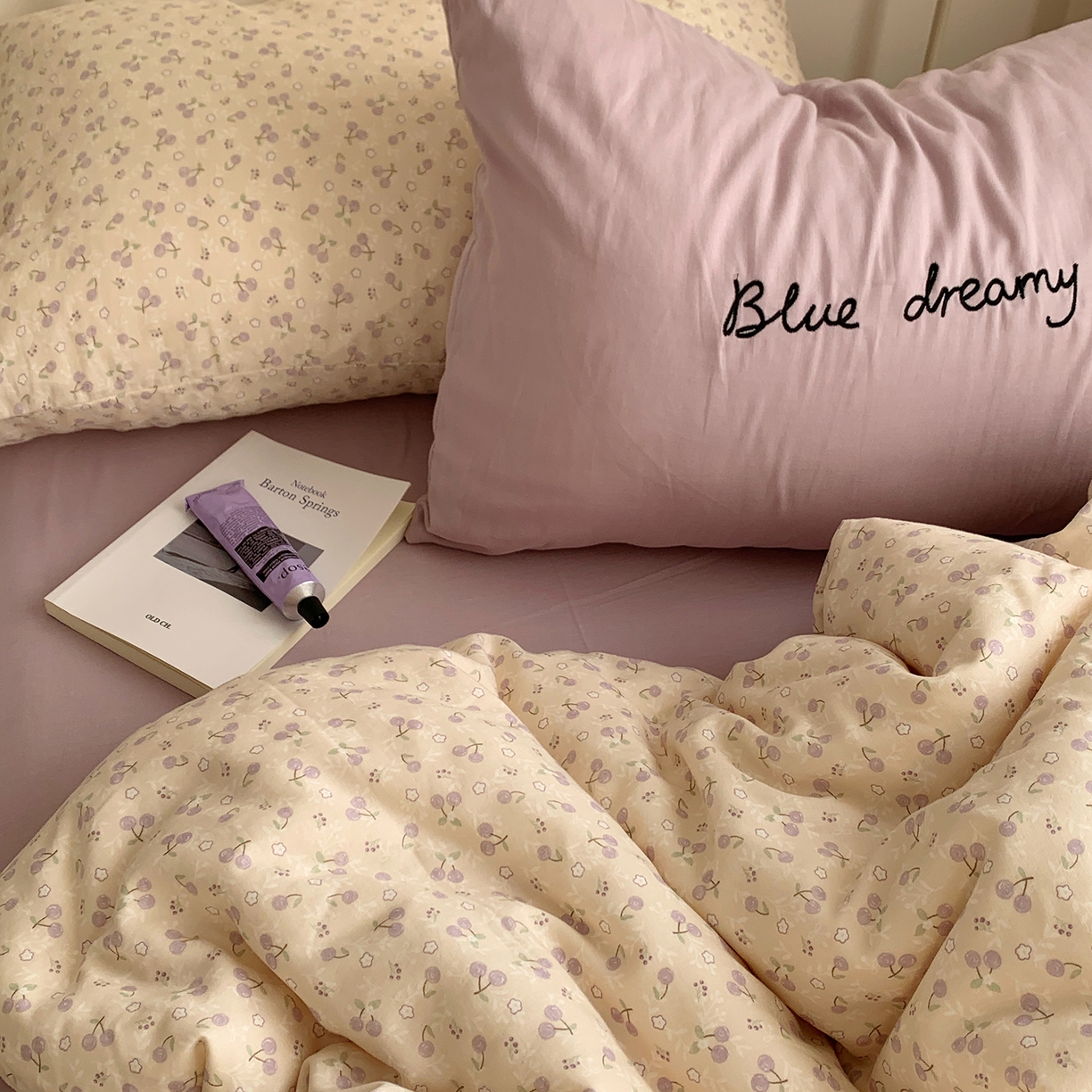 91家纺网 家纺一手货源 找家纺 桃喜 2026新款全棉双层纱碎花枕套混搭系列四件套 樱桃仙紫