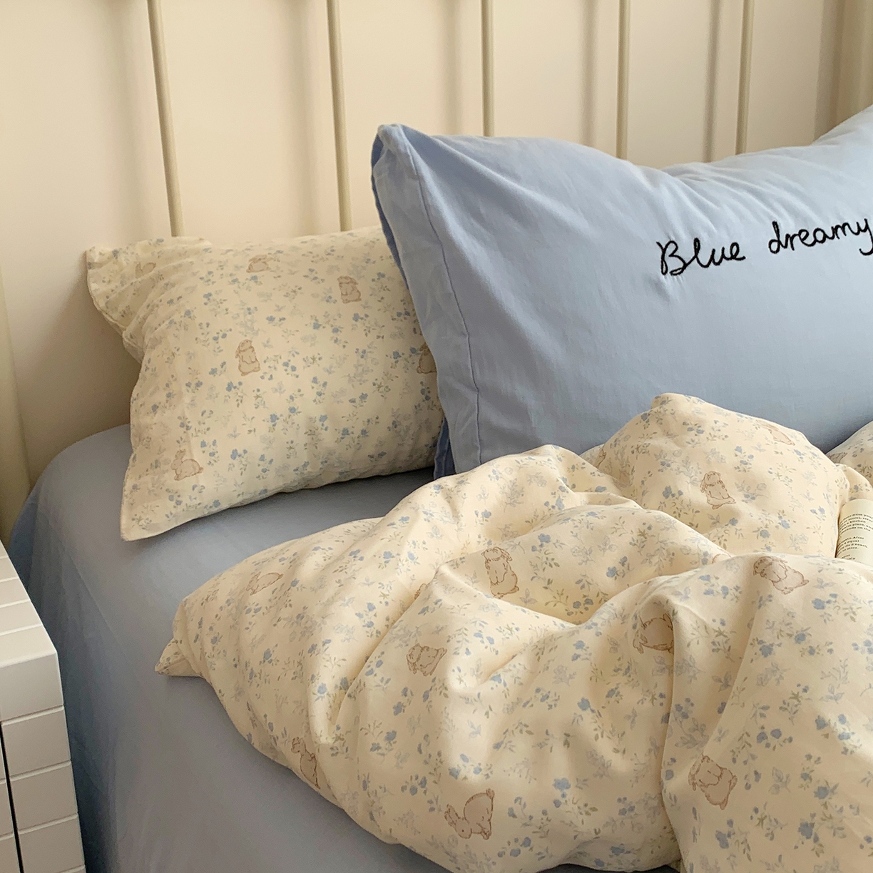 91家纺网 家纺一手货源 找家纺 桃喜 2026新款全棉双层纱碎花枕套混搭系列四件套 兔小姐的梦