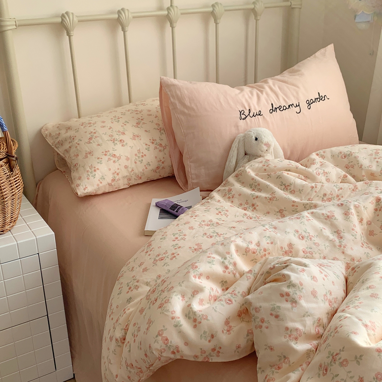 91家纺网 家纺一手货源 找家纺 桃喜 2026新款全棉双层纱碎花枕套混搭系列四件套 秘境花园粉