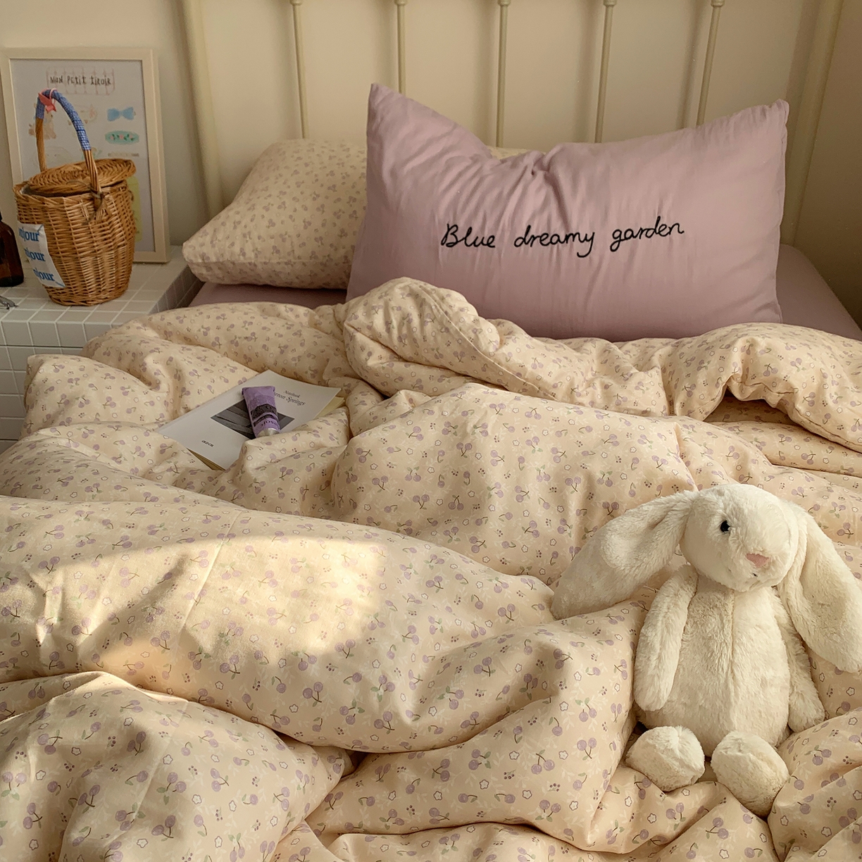 91家纺网 家纺一手货源 找家纺 桃喜 2026新款全棉双层纱碎花枕套混搭系列四件套 樱桃仙紫