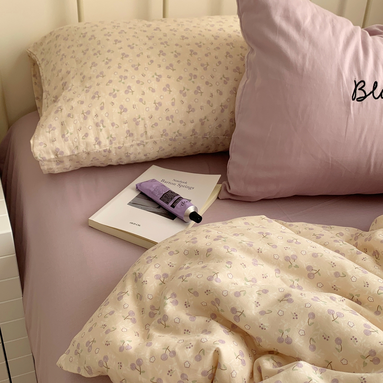 91家纺网 家纺一手货源 找家纺 桃喜 2026新款全棉双层纱碎花枕套混搭系列四件套 樱桃仙紫