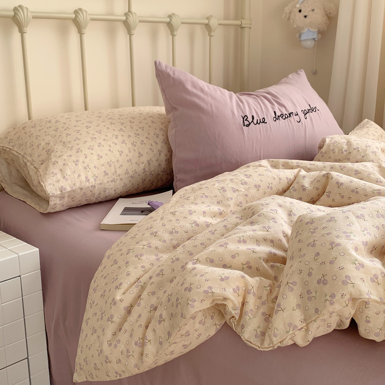 91家纺网 家纺一手货源 找家纺 桃喜 2026新款全棉双层纱碎花枕套混搭系列四件套 樱桃仙紫