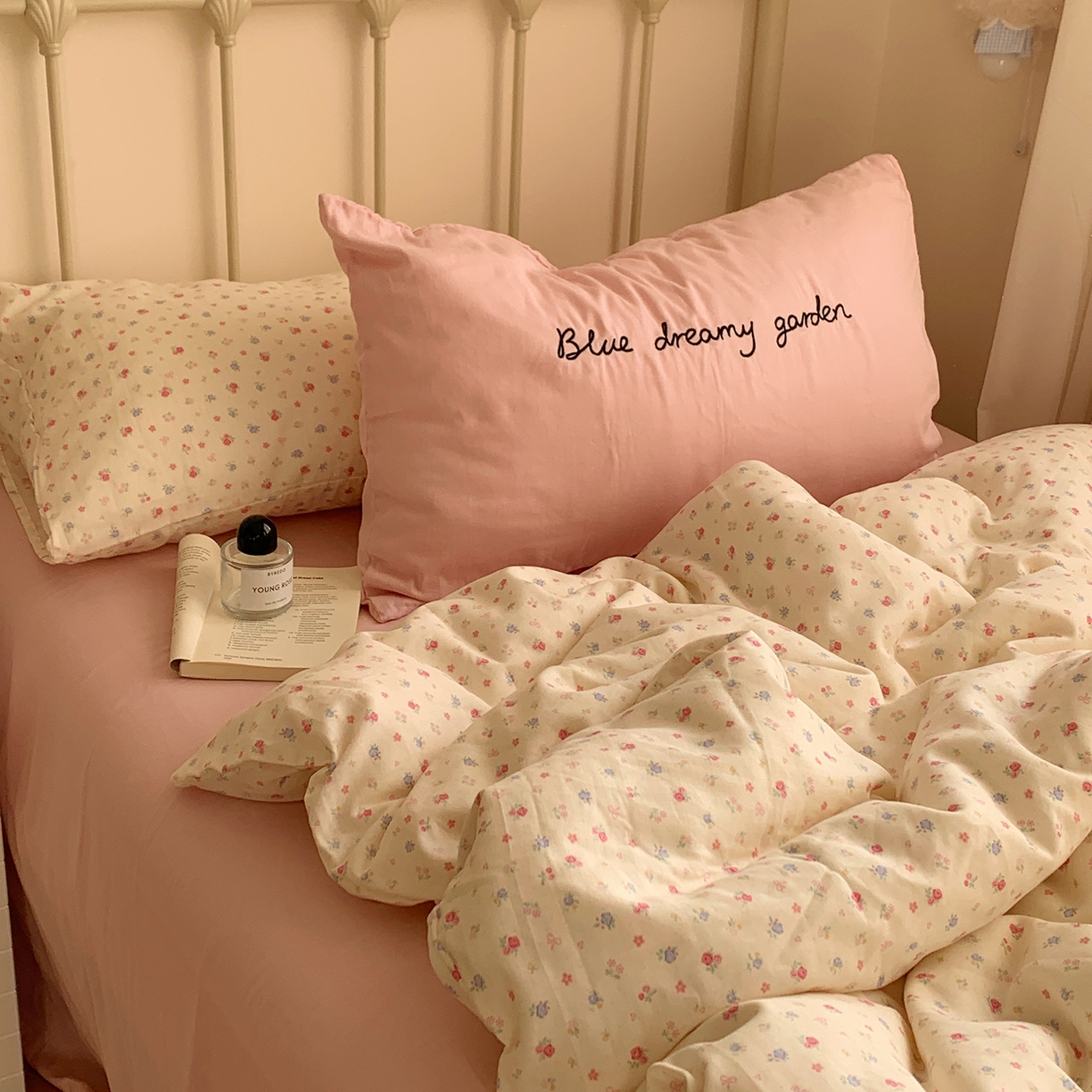 91家纺网 家纺一手货源 找家纺 桃喜 2026新款全棉双层纱碎花枕套混搭系列四件套 浅雾蔷薇