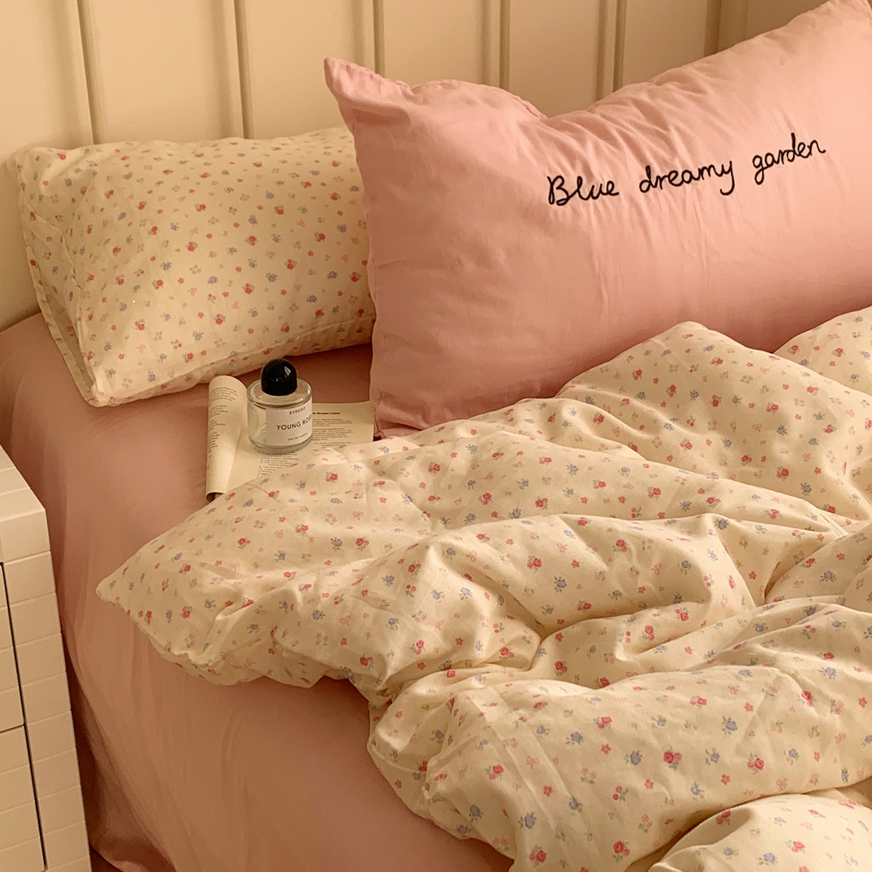 91家纺网 家纺一手货源 找家纺 桃喜 2026新款全棉双层纱碎花枕套混搭系列四件套 浅雾蔷薇