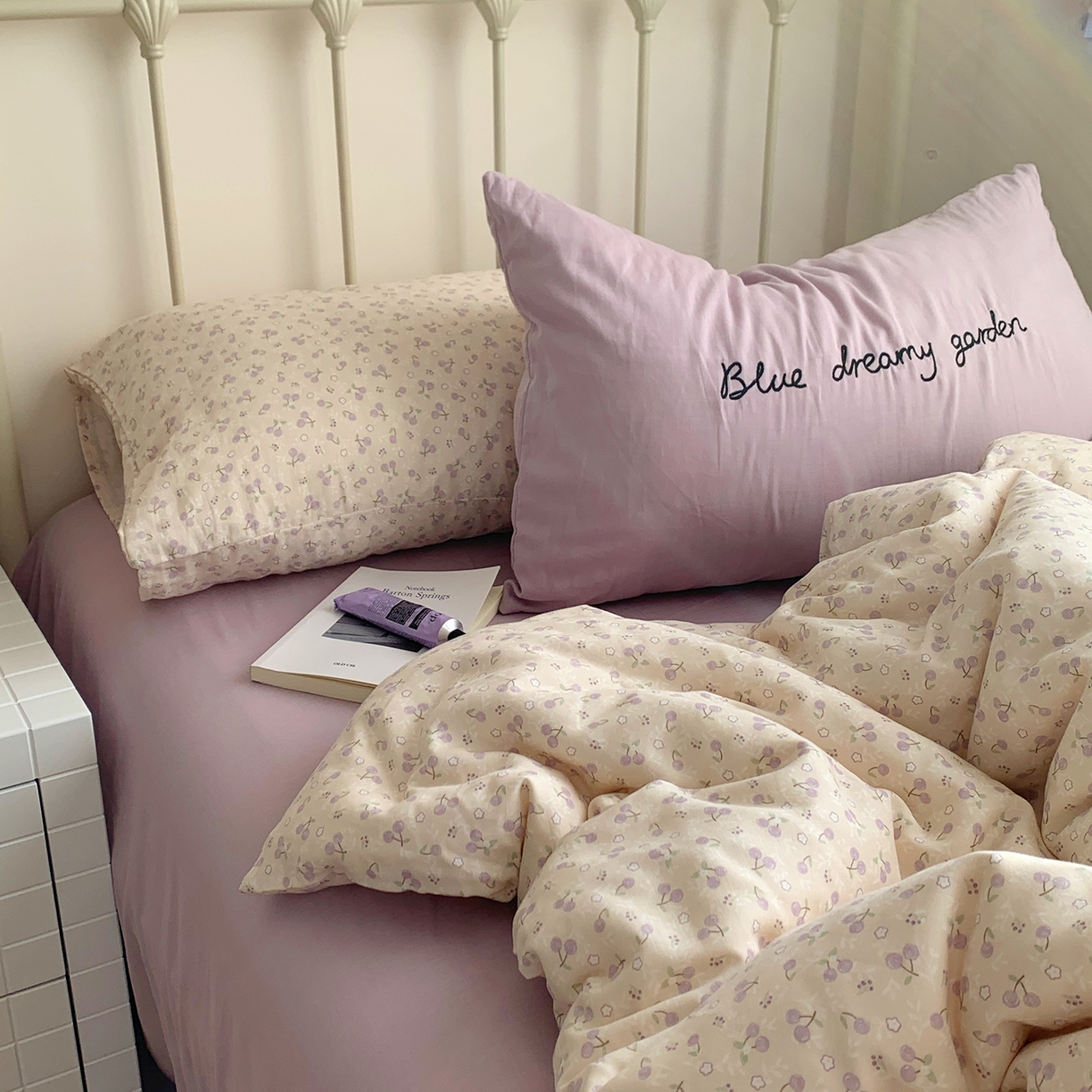 91家纺网 家纺一手货源 找家纺 桃喜 2026新款全棉双层纱碎花枕套混搭系列四件套 樱桃仙紫