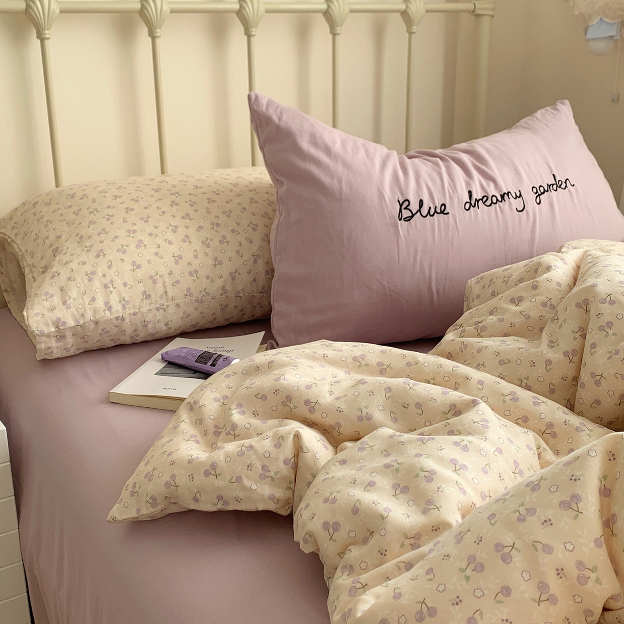 91家纺网 家纺一手货源 找家纺 桃喜 2026新款全棉双层纱碎花枕套混搭系列四件套 樱桃仙紫