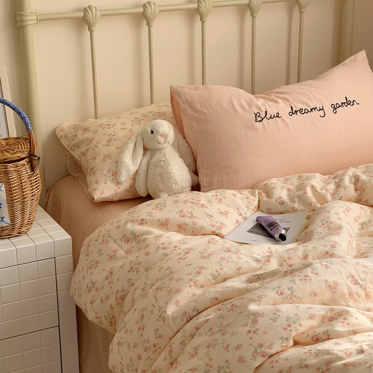 91家纺网 家纺一手货源 找家纺 桃喜 2026新款全棉双层纱碎花枕套混搭系列四件套 秘境花园粉