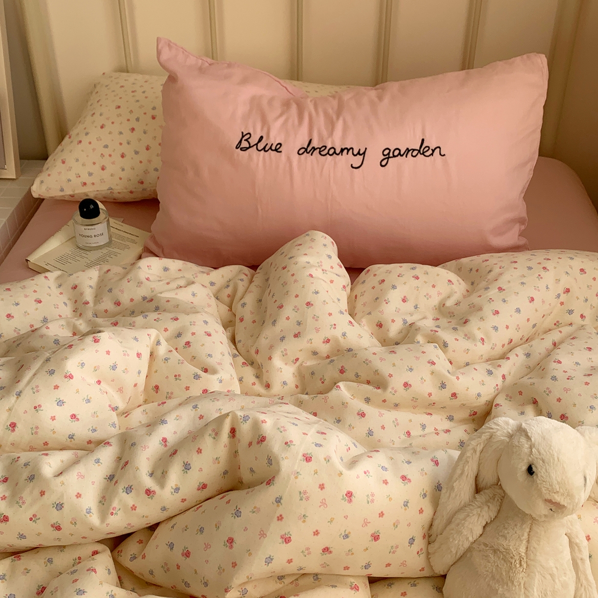 91家纺网 家纺一手货源 找家纺 桃喜 2026新款全棉双层纱碎花枕套混搭系列四件套 浅雾蔷薇