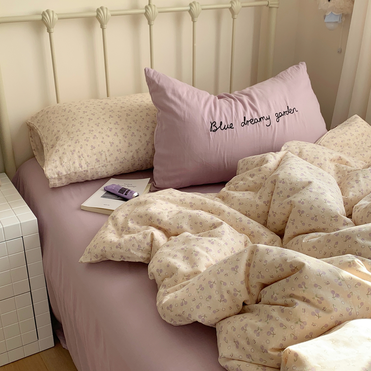 91家纺网 家纺一手货源 找家纺 桃喜 2026新款全棉双层纱碎花枕套混搭系列四件套 樱桃仙紫