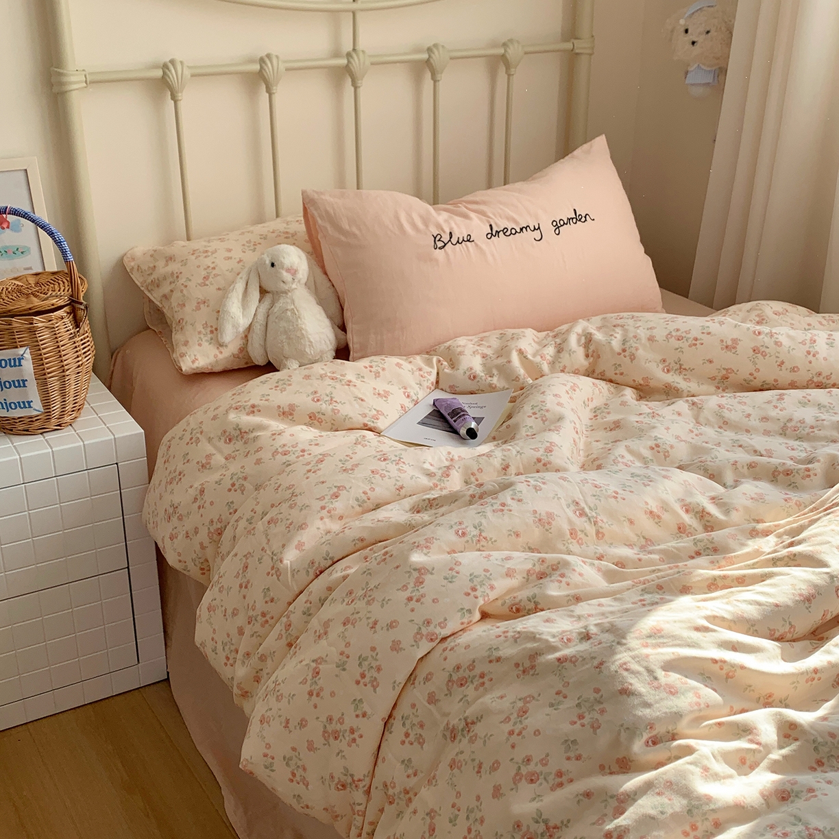 91家纺网 家纺一手货源 找家纺 桃喜 2026新款全棉双层纱碎花枕套混搭系列四件套 秘境花园粉