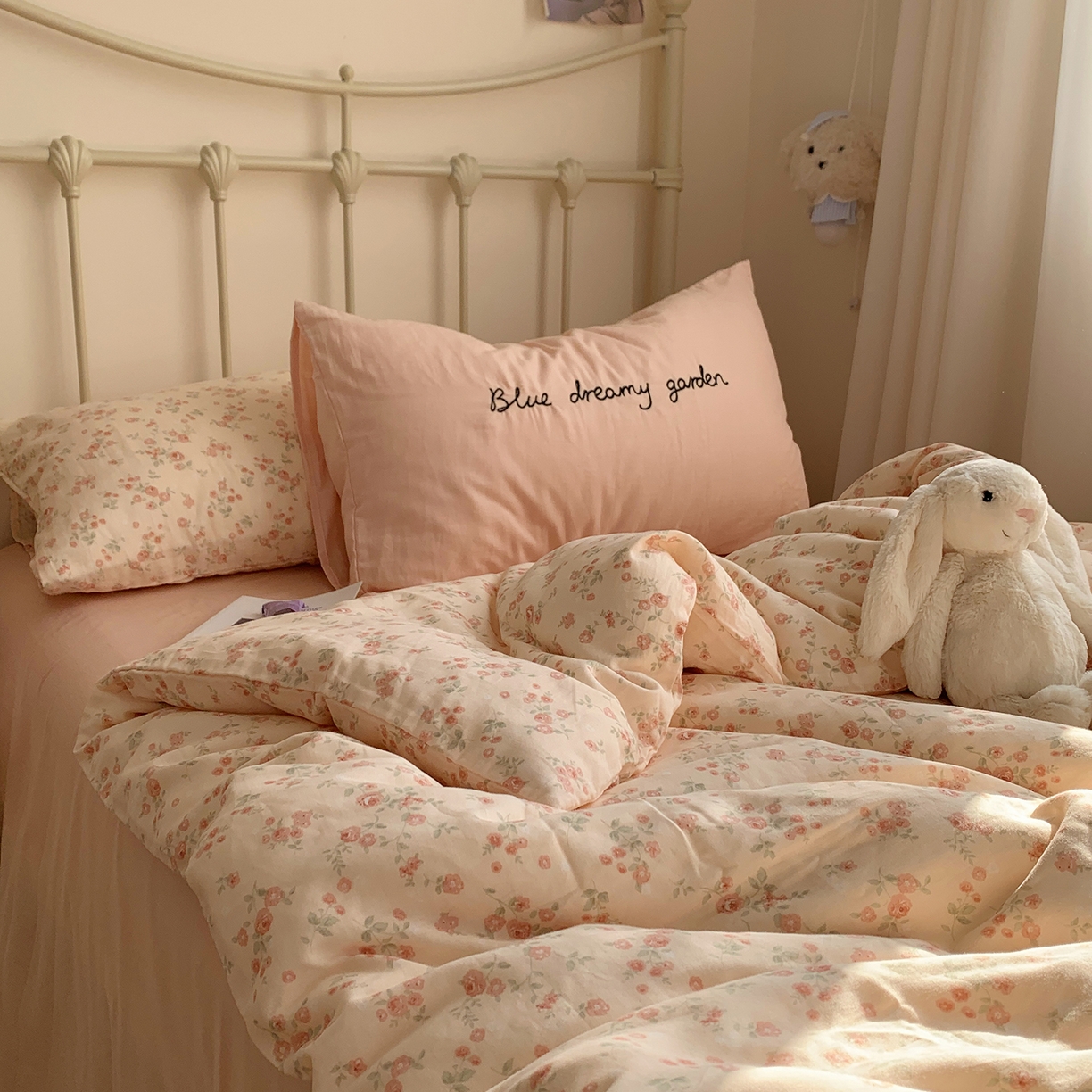 91家纺网 家纺一手货源 找家纺 桃喜 2026新款全棉双层纱碎花枕套混搭系列四件套 秘境花园粉