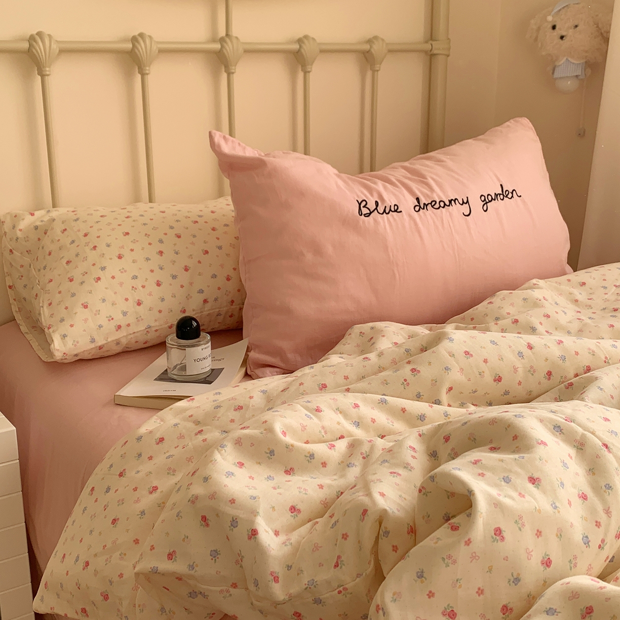 91家纺网 家纺一手货源 找家纺 桃喜 2026新款全棉双层纱碎花枕套混搭系列四件套 浅雾蔷薇