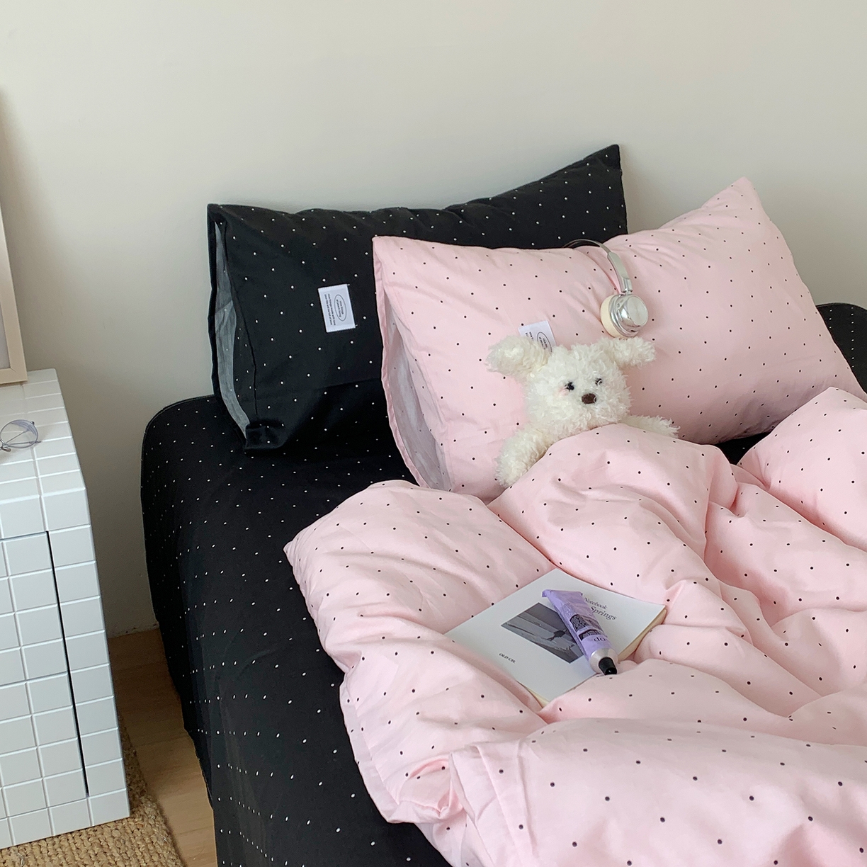 91家纺网 家纺一手货源 找家纺 桃喜 2026新款全棉水洗棉ins博主风四件套 黑粉波点