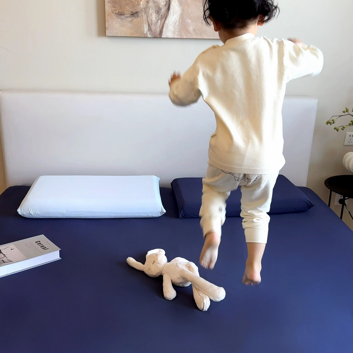 91家纺网 家纺一手货源 找家纺 兜米家居 2026新款某姆同款锦氨A类凉感（180克）床笠三件套 深蓝