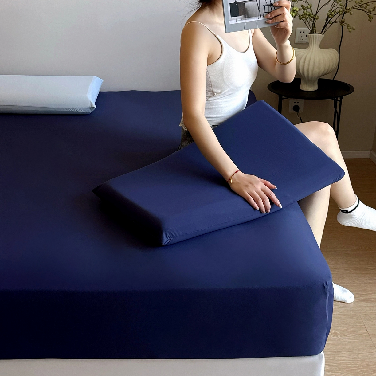 91家纺网 家纺一手货源 找家纺 兜米家居 2026新款某姆同款锦氨A类凉感（180克）床笠三件套 深蓝