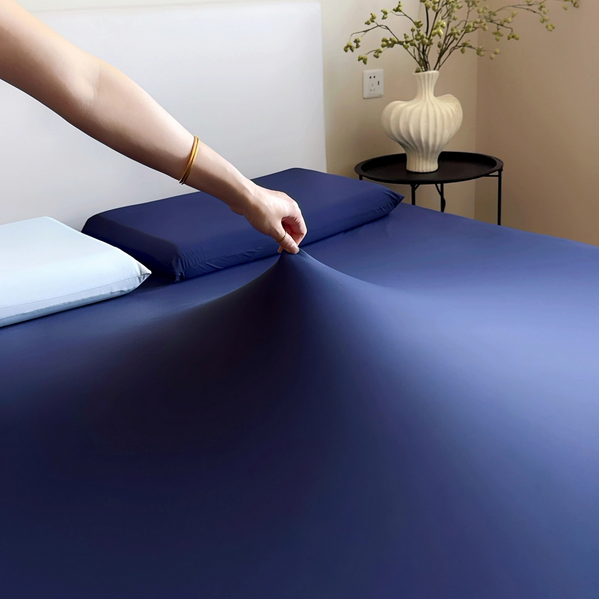 91家纺网 家纺一手货源 找家纺 兜米家居 2026新款某姆同款锦氨A类凉感（180克）床笠三件套 深蓝
