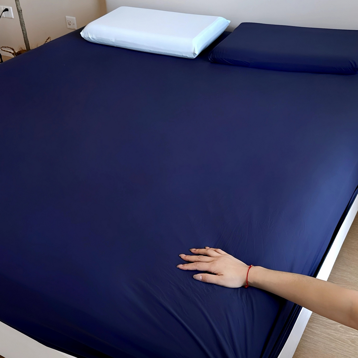 91家纺网 家纺一手货源 找家纺 兜米家居 2026新款某姆同款锦氨A类凉感（180克）床笠三件套 深蓝