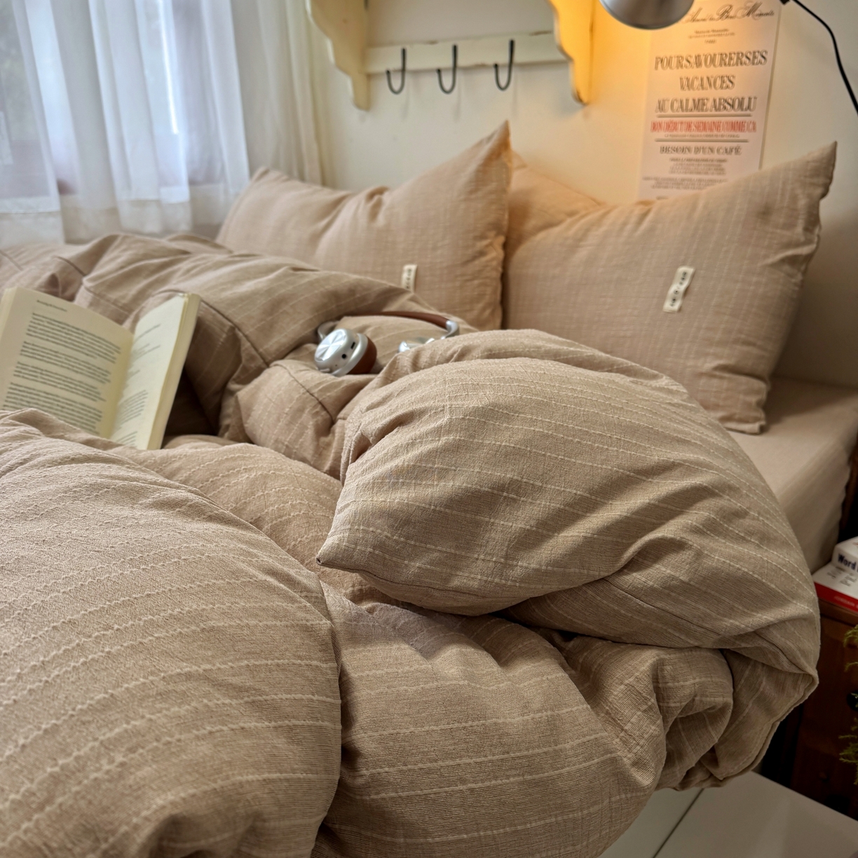 91家纺网 家纺一手货源 找家纺 艾特你 2026新款亚麻风纯色无印四件套 咖色