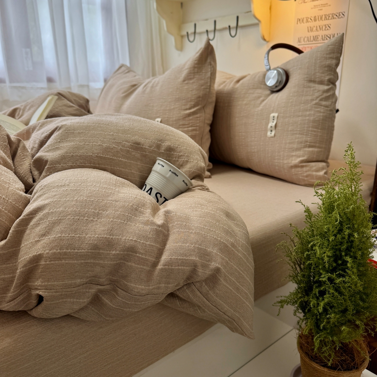 91家纺网 家纺一手货源 找家纺 艾特你 2026新款亚麻风纯色无印四件套 咖色