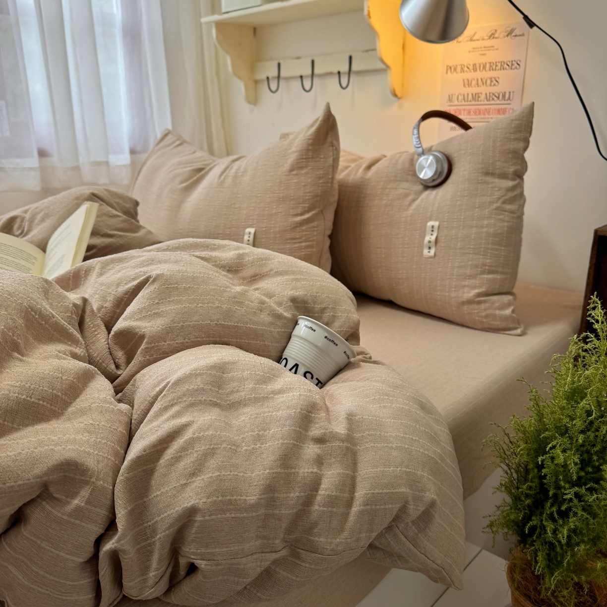 91家纺网 家纺一手货源 找家纺 艾特你 2026新款亚麻风纯色无印四件套 咖色