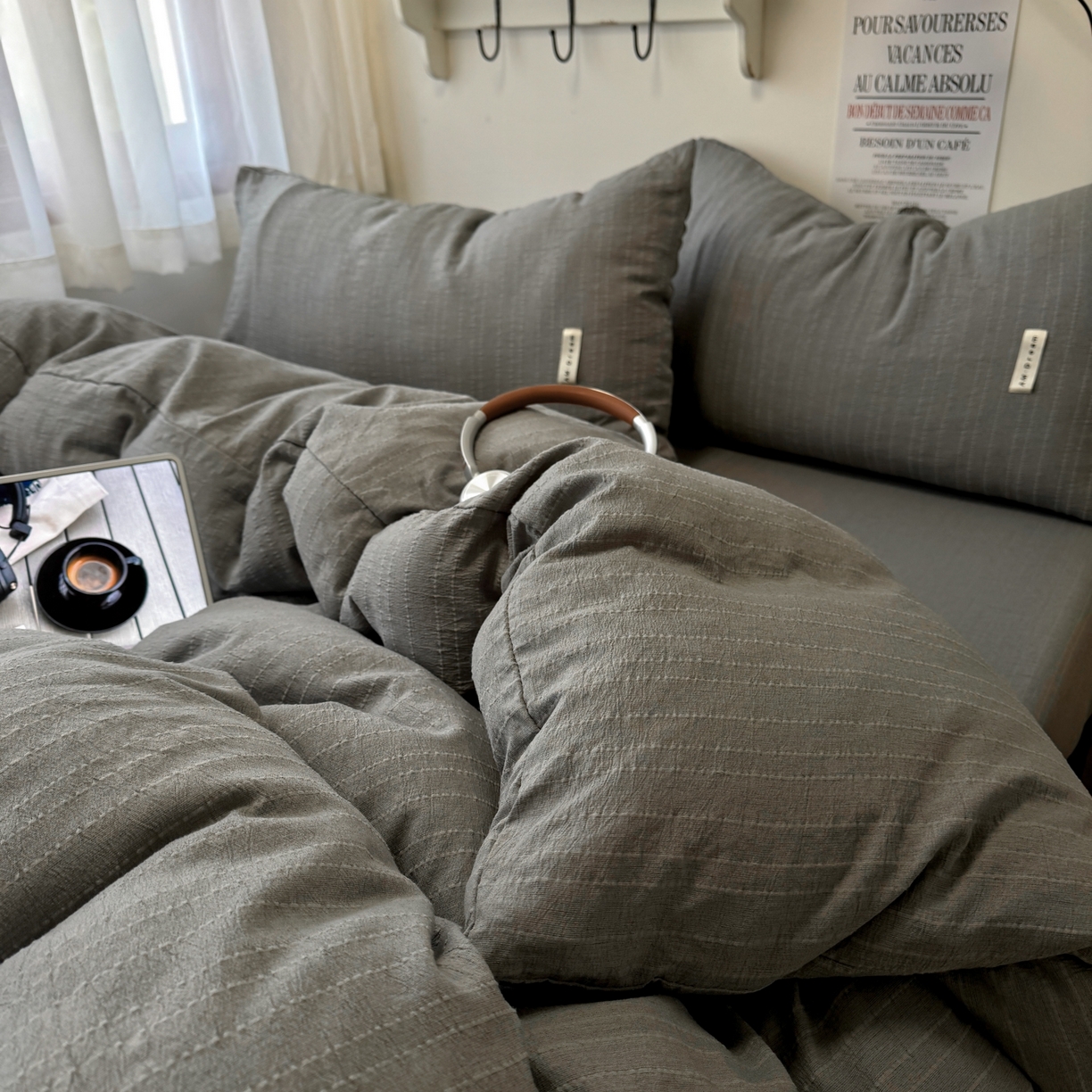 91家纺网 家纺一手货源 找家纺 艾特你 2026新款亚麻风纯色无印四件套 烟灰