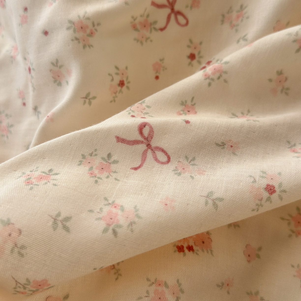 91家纺网 家纺一手货源 找家纺 锦彩家居 2026新款A类全棉双层纱韩式花边款小清新三件套四件套INS小红书博主风-晚茶与夏系列（提供买家秀） 夏日铃兰