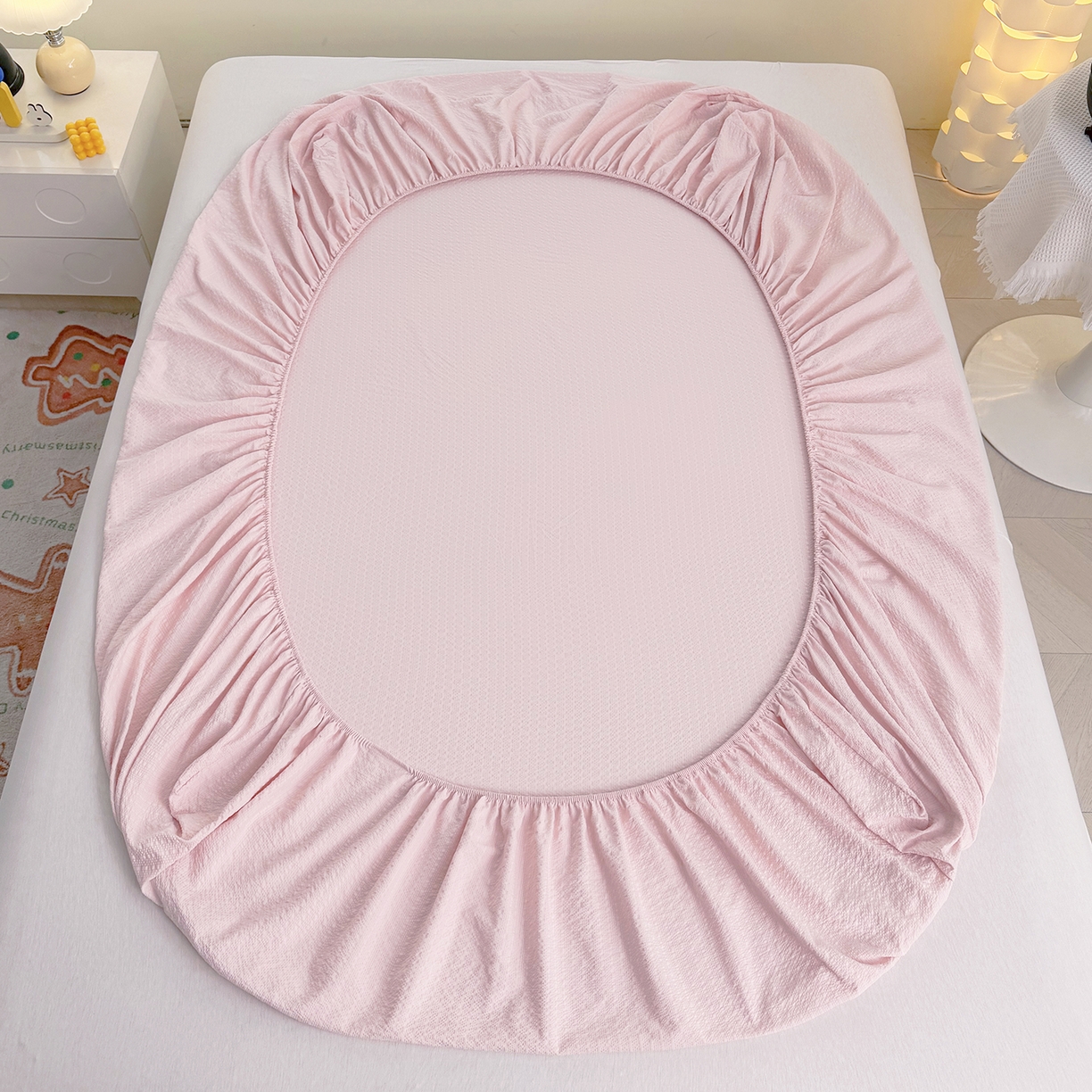 91家纺网 家纺一手货源 找家纺 悠米悠家 2026春夏新款高克重A类泡芙纱泡泡皱皱纱四件套 Kitty-蜜语格-床单款