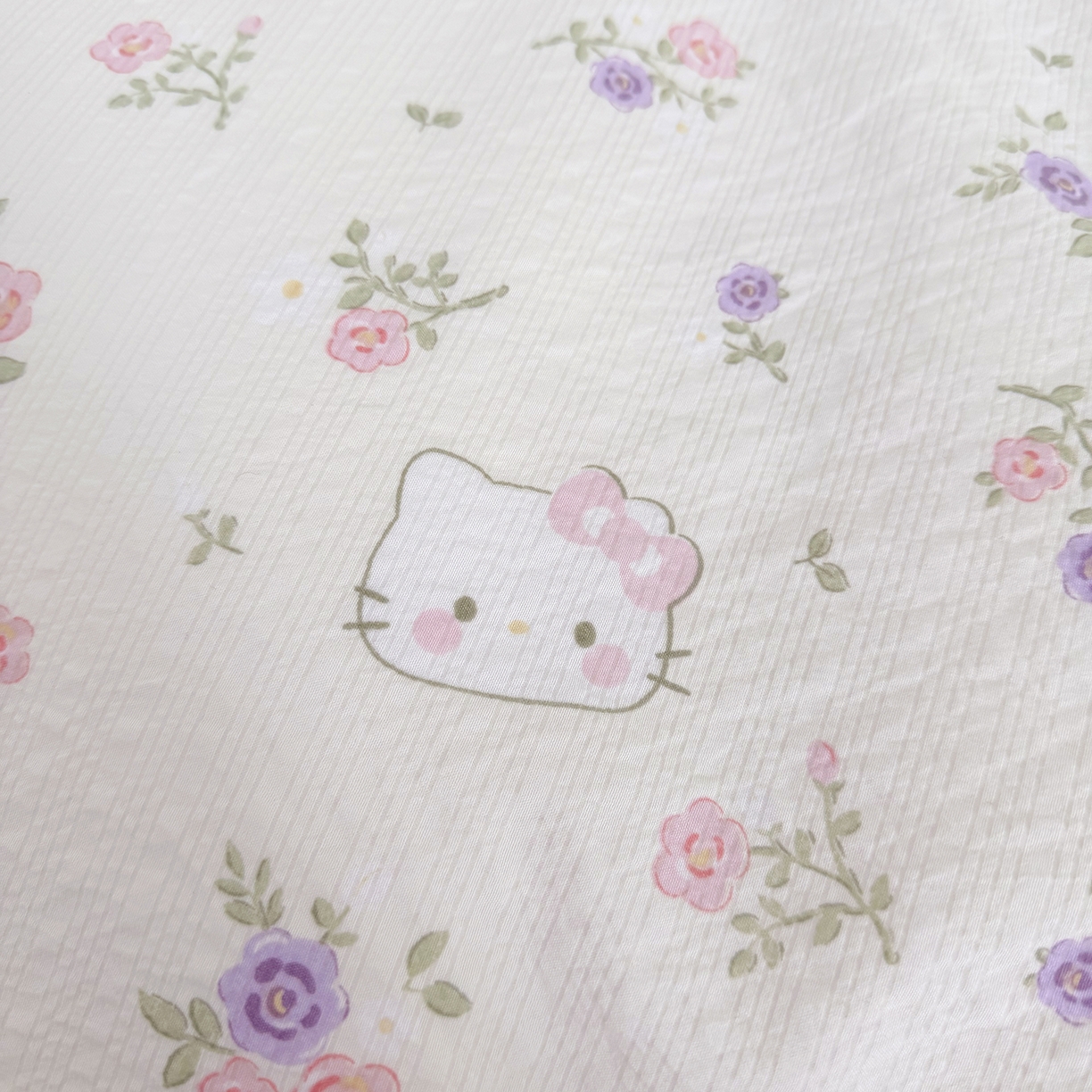 91家纺网 家纺一手货源 找家纺 悠米悠家 2026春夏新款高克重A类泡芙纱泡泡皱皱纱四件套 Kitty-春日花园-床单款