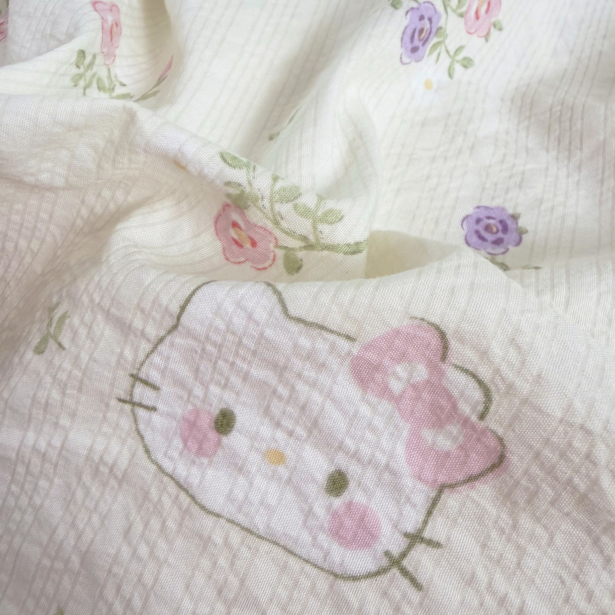 91家纺网 家纺一手货源 找家纺 悠米悠家 2026春夏新款高克重A类泡芙纱泡泡皱皱纱四件套 Kitty-春日花园-床单款